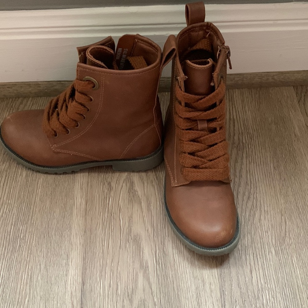 Girls boots